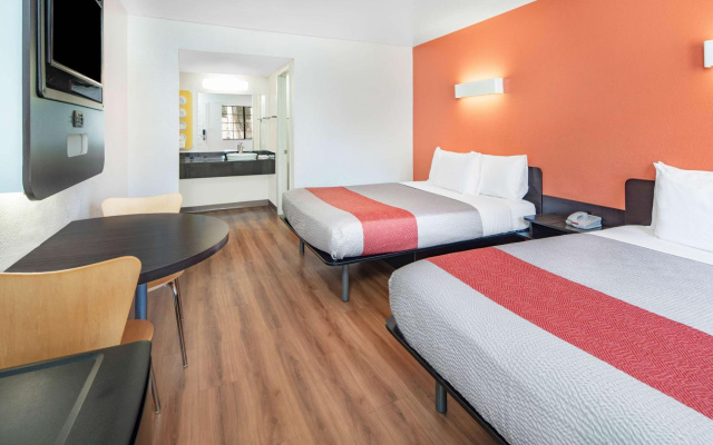 Motel 6 Thousand Oaks, CA