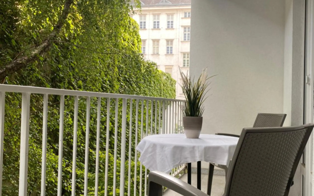 Monterey Apartment Vienna