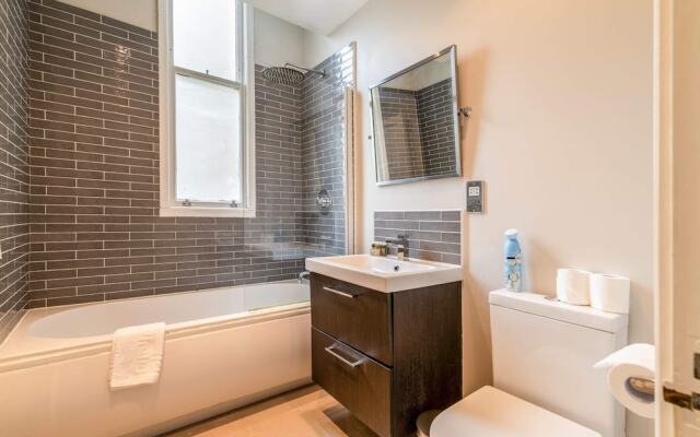 Canal Crescent Charm Flat With Stunning Views, Little Venice