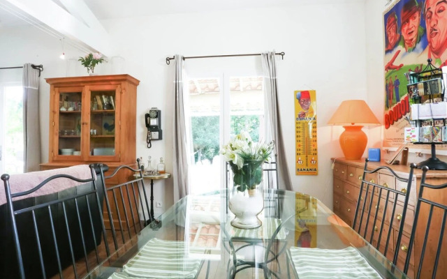 Lovely Villa in Buisson With Private Swimming Pool