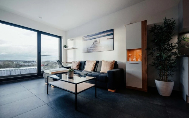 Bright Chic 1BR Apt w Balc & Prkg