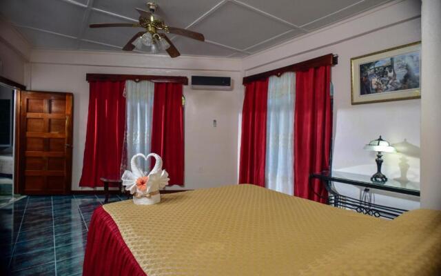 Banana Bank Lodge & Jungle Horseback Adventures