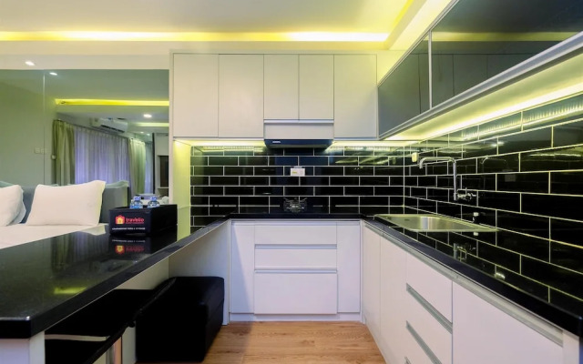 Elegant and Comfy Studio Amethyst Apartment