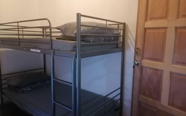 SPOT ON 90746 Vspace Guesthouse & Cafe