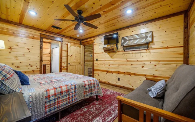 Sugar Mama Cabin for 10!