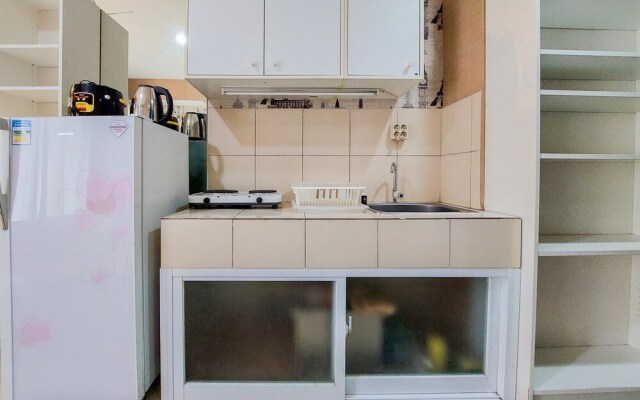 Cozy And Minimalist Studio Room Paramount Skyline Apartment