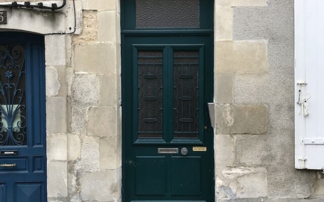 Bel Appartement Avec Cour Privative