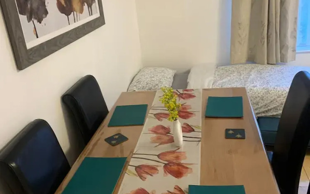 Luton Airport Guest House