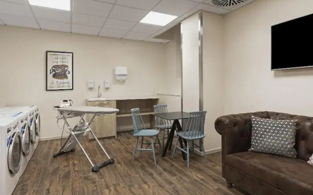 Stellaris Apartment Hotel