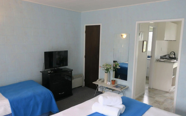 Roselands Motel