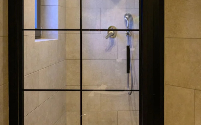 Kannas Mani-Luxury Suites- Adults friendly 14+