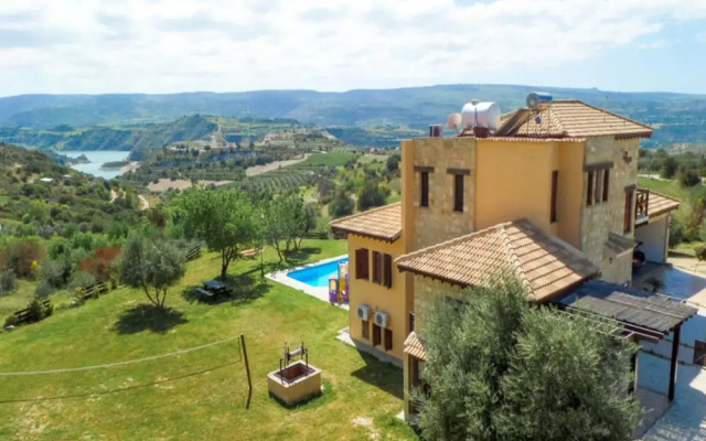 Villa River View in Peristerona