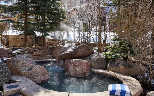 Updated 2BR in the Heart of Aspen - Steps to Gondola with Pool & Hot Tub