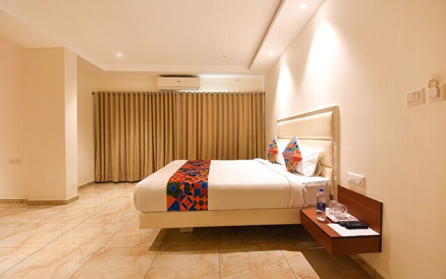 Fabhotel High Rise