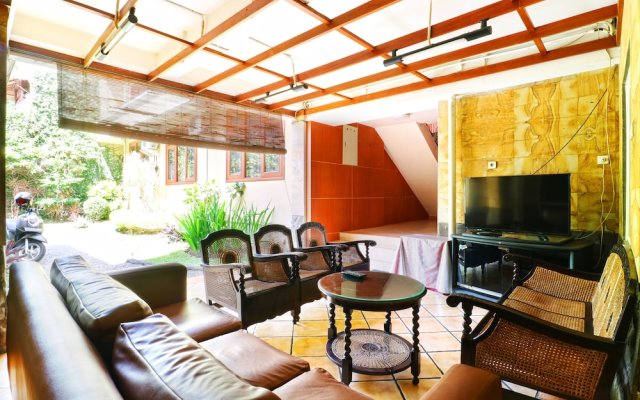 Armyn Luxury Guest House by RedDoorz