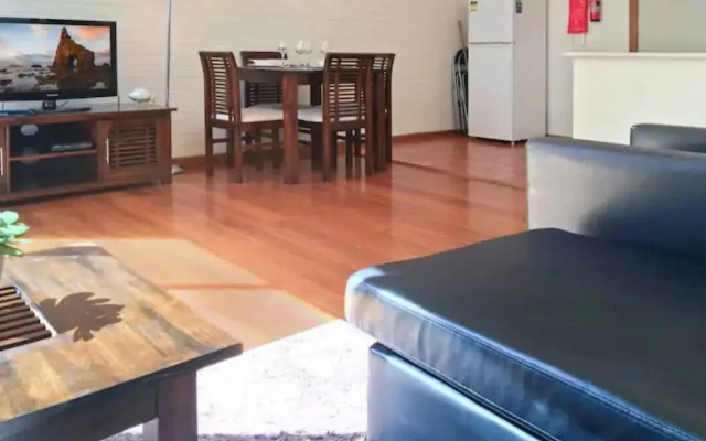 Sun, Beach, Shops, Wifi, Netflix