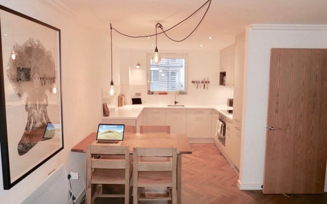 Central 2 Bedroom Modern Apartment