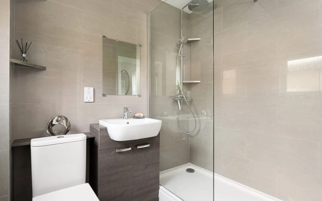 Stylish Serviced Apartment in Reading