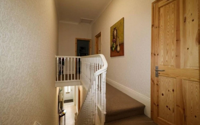 Impeccable 4-bed House in Blackpool