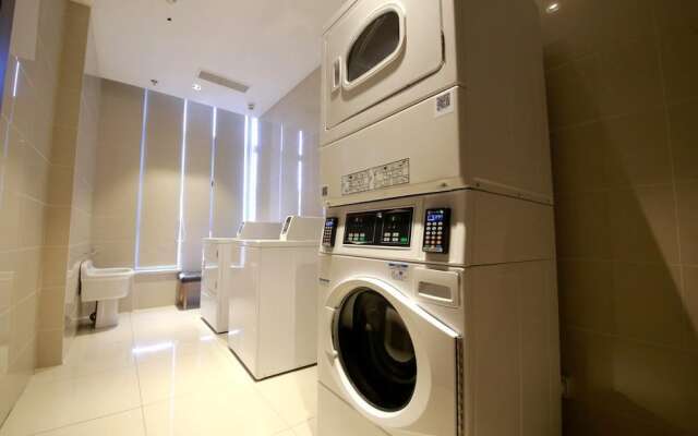 Howard Johnson Life Geckor Zhu