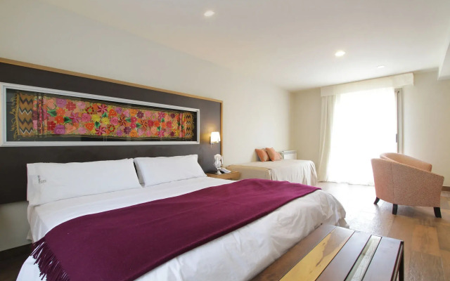 Plaza Paradiso Petit Hotel