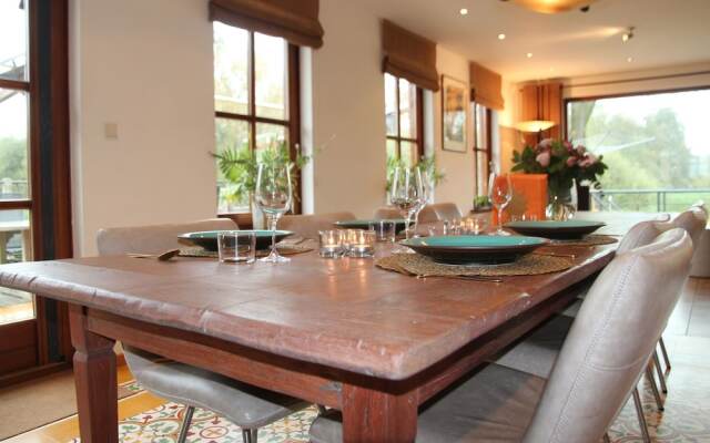 Lavish Holiday Home in Loosdrecht with Hot Tub