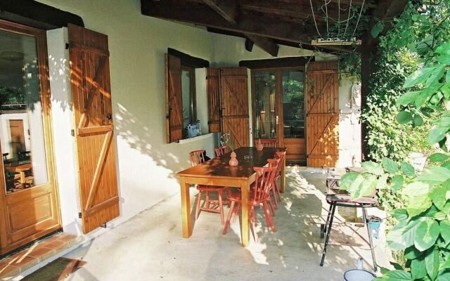 Cosy Holiday Home in Parisot With Swimming Pool