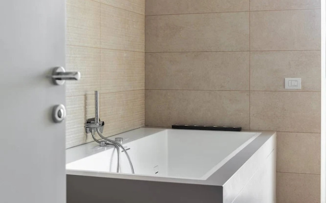 Como Luxury Lake View Spa