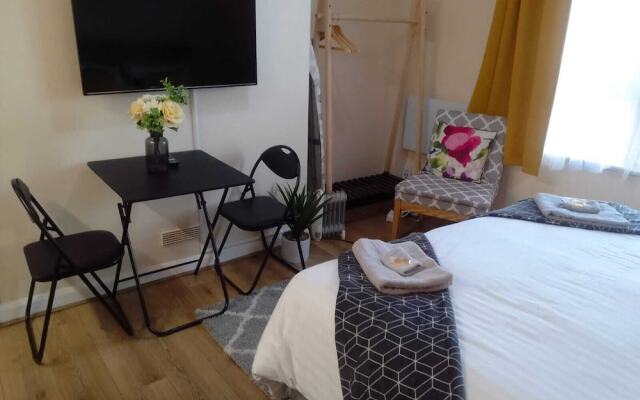 Alphastudio-leeds-walk 2-city-centre-freepark-wifi