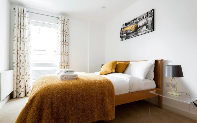 Platinum Apartments Next to Victoria Station 9981