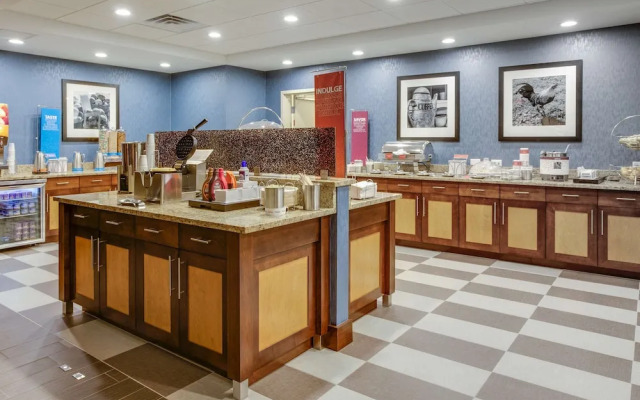 Hampton Inn & Suites Philadelphia/Bensalem