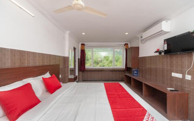 Capital O 27775 Hotel Srinivasa Residency