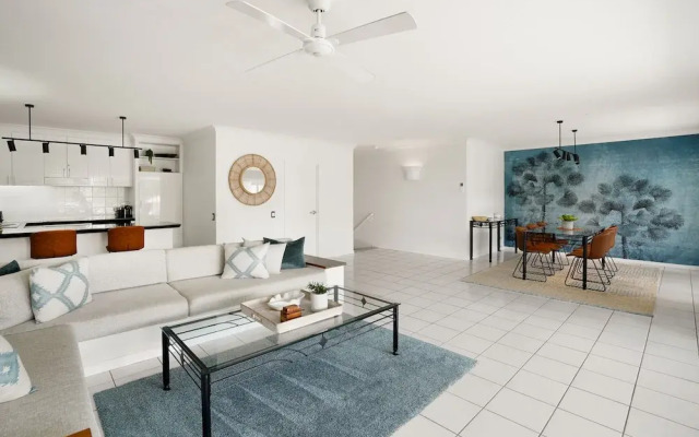 Belle Escapes - Oceanview Suite Alamanda Beachfront Resort "88"