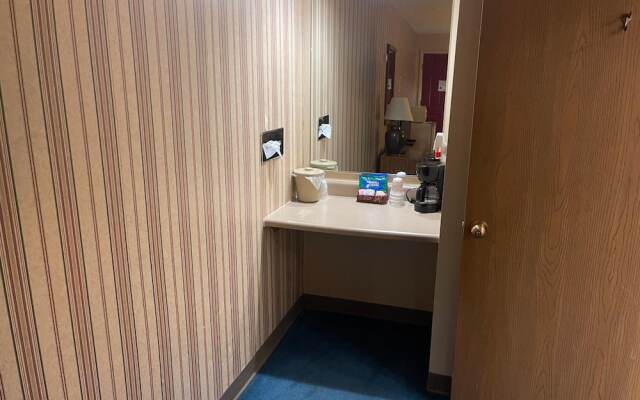 Dollinger's Motor Inn