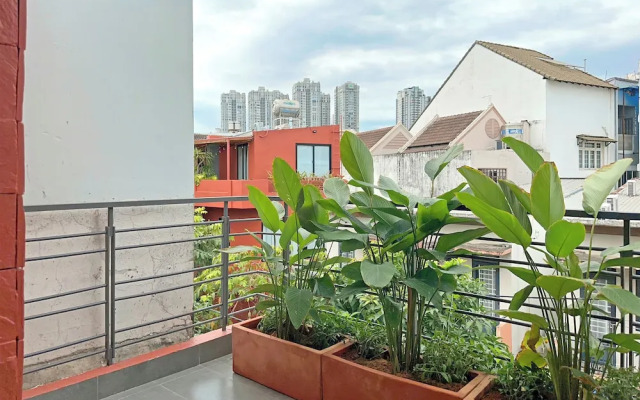 Kin Wander Tan Phong, The Moonage