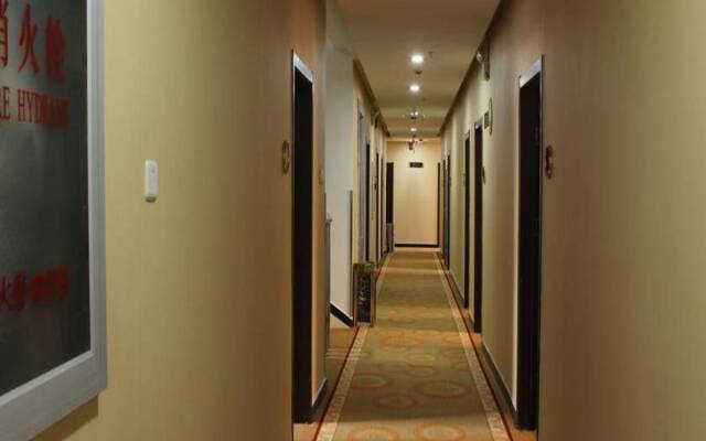 169 Business Hotel