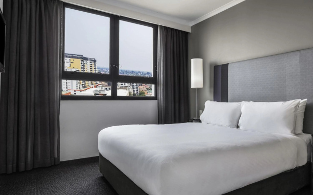 Mantra Parramatta – Guest Rooms – Parramatta