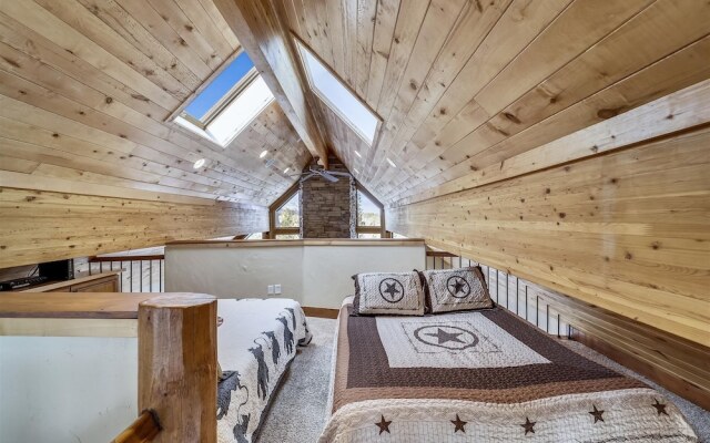 Highfield Trail 4 Bedroom Home by RedAwning