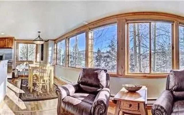 Ski Hill 27 2 Bedroom Condo by RedAwning