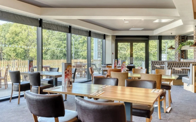 Premier Inn Bristol Parkway - M32