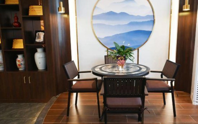 Huazhou Hotel