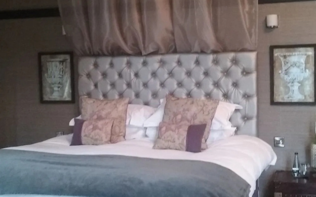 Falcon Manor Hotel