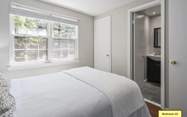 Sterling Townhome - Private & Santized, in a Quiet & Safe Neighborhood. Self Checkin, Pet Friendly! Super-host Support