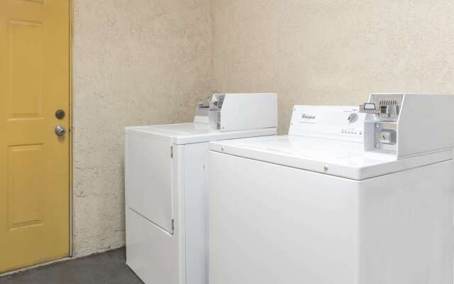 Days Inn by Wyndham Kingman West