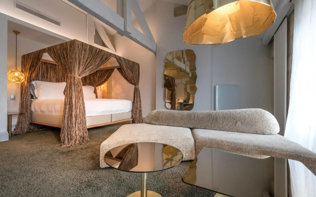 Yndo Hotel