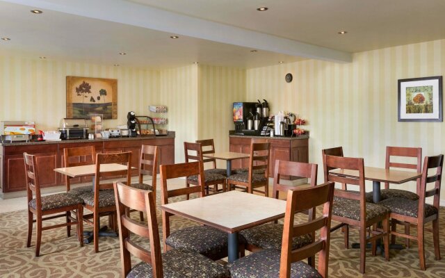 Travelodge by Wyndham Simcoe