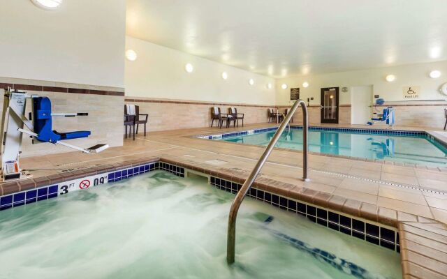 Sleep Inn & Suites Devils Lake