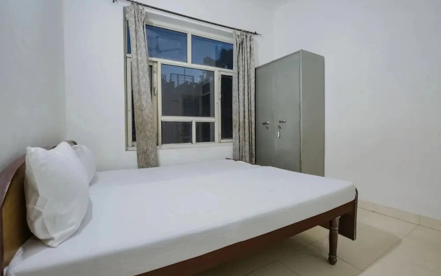 Canadian Guest House by OYO Rooms