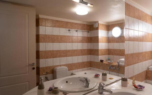 Kallisti stone house apartment