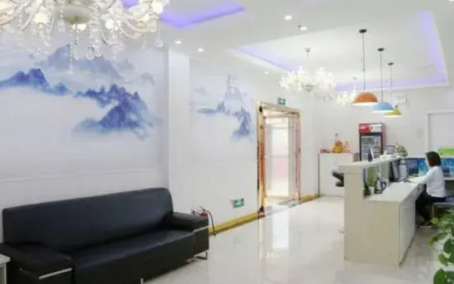 Rujia Huayi Hotel(Huanghe South Road Convention and Exhibition Center Store)